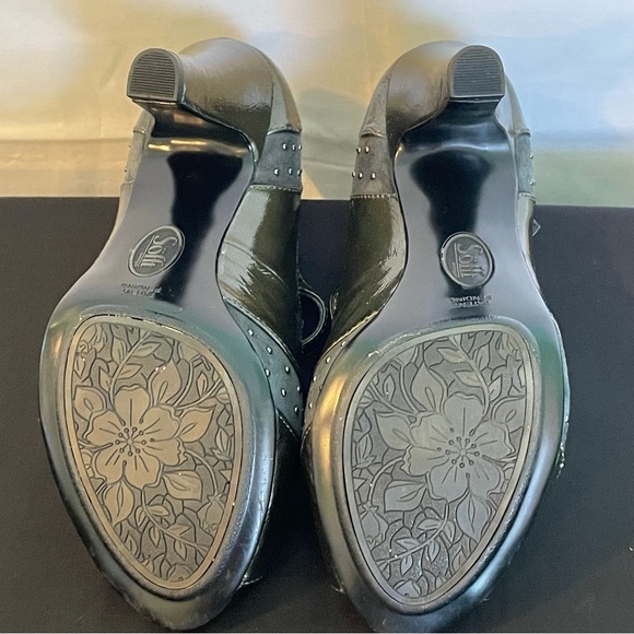 Sofft Raine Pewter Patent Pumps - Picture 12 of 13